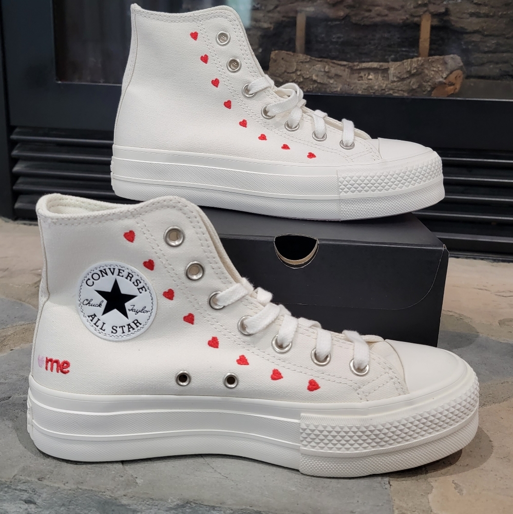 New Converse CTAS Lift Platform High Embroidered Hearts Size 6.5